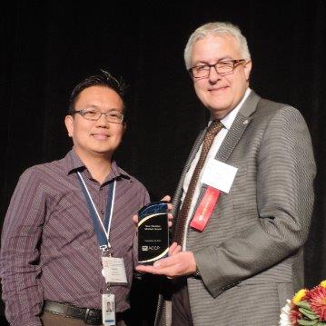 Dr. Sherwin Sy receives the New Member Abstract  Award from Dr. Meibohm